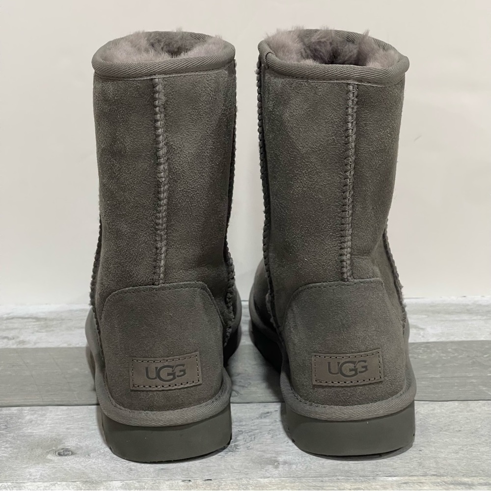 UGG Women’s Classic Short II Boots  - Gray - Size - 8 US - Picture 4 of 10